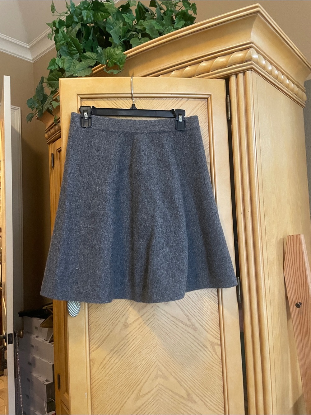 Tahari gray wool skirt size small